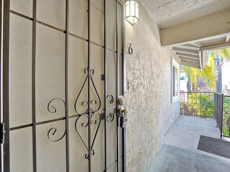 2nd floor entry