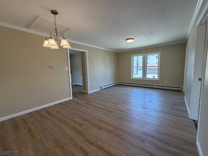 3 bed, 1.0 bath, 740 sqft, $2,600 — Photo 4