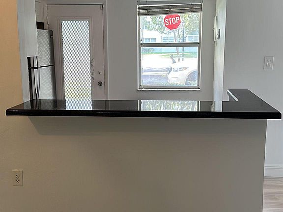 4th image of 1401 NE 191st St APT 109