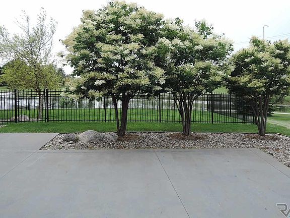 5th image of 343 W Laquinta Cir