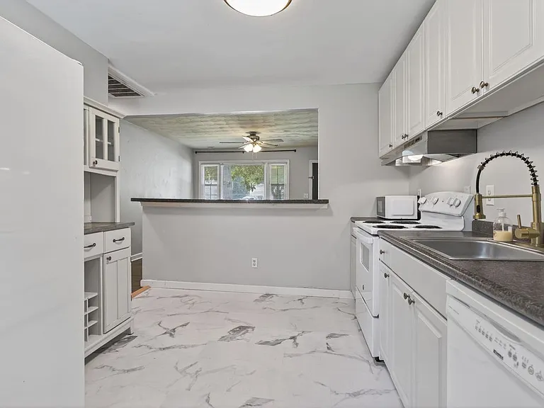404 Roselynn Ln #A — Photo 8