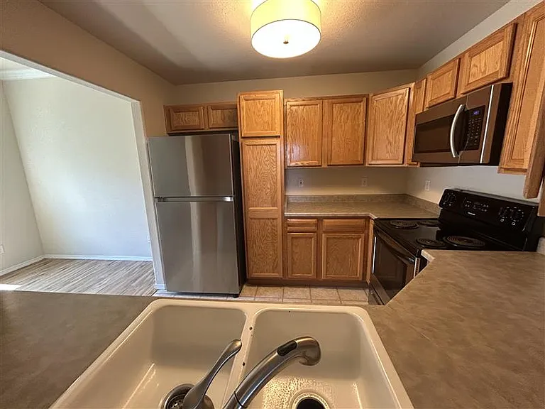 3011 Mandalay Grv #9 — Photo 11