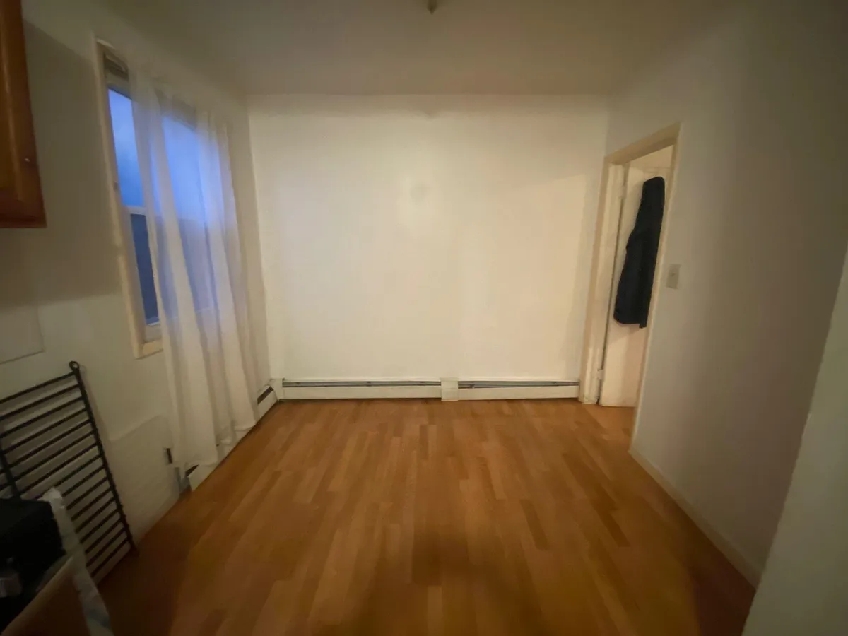 Primary Photo - 61 Vineyard Ave #2