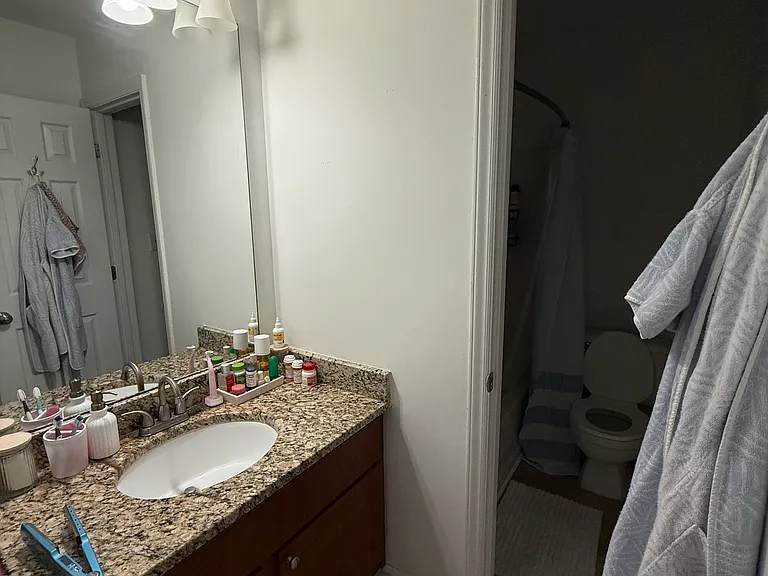813 Selwyn Oaks Ct #B — Photo 17