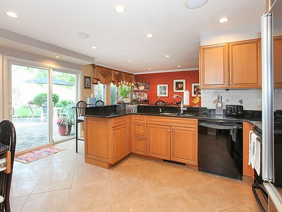 3rd image of 3035 Bond Dr
