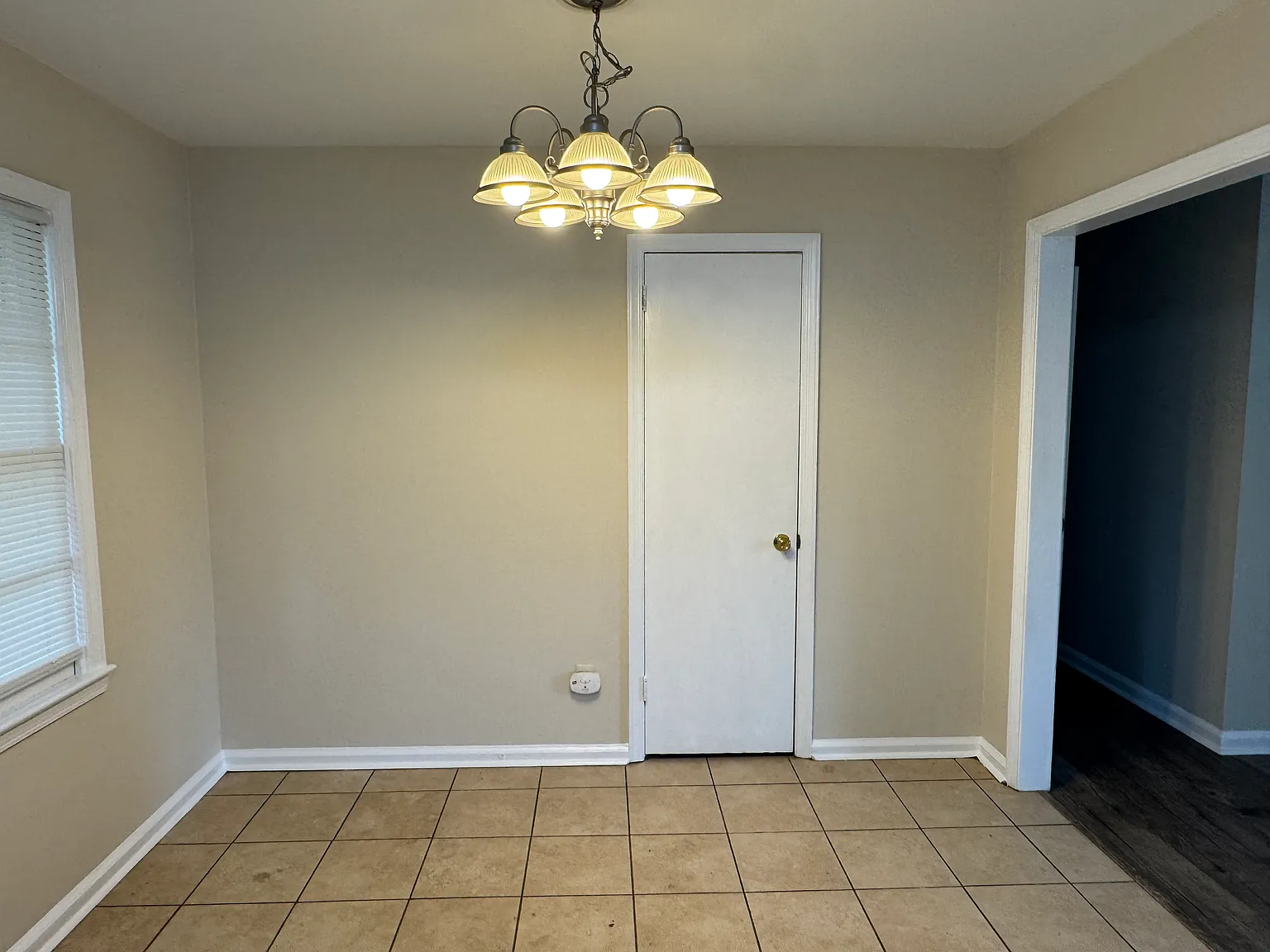 3 bed, 1.5 bath, 1118 sqft, $1,095 — Photo 4