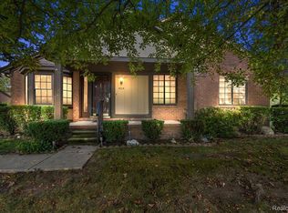 404 Meadow Bridge Dr, Rochester, MI 48307