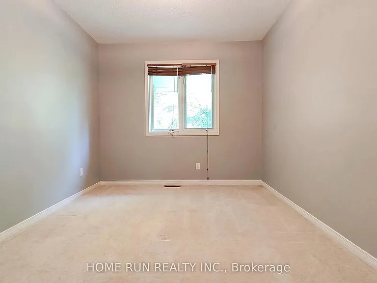 152 Thornbury Cres — Photo 28