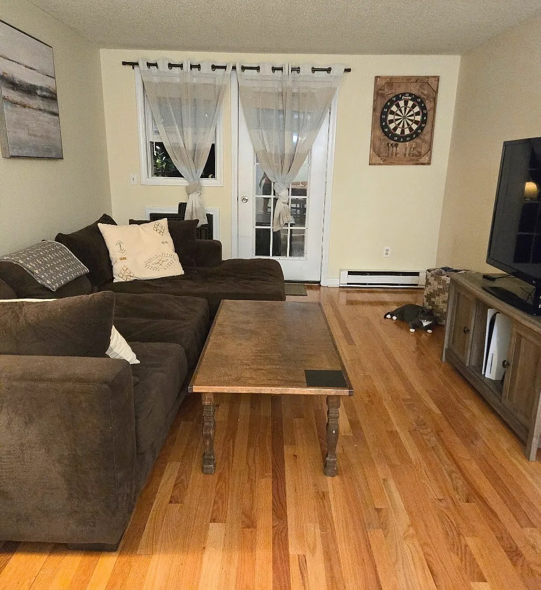 2 bed, 1.0 bath, 903 sqft, $2,000 — Photo 2