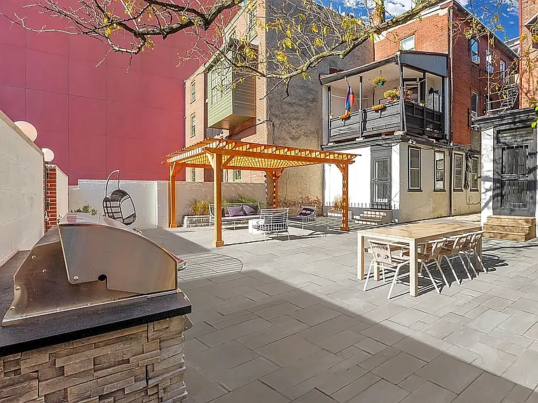 Spruce Street Apartments — Photo 9