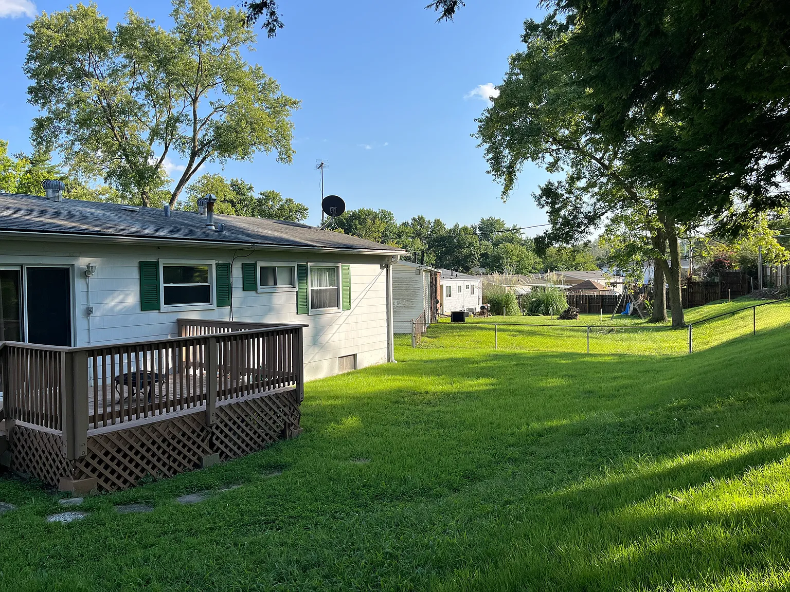 3 bed, 1.5 bath, 1036 sqft, $1,900 — Photo 3