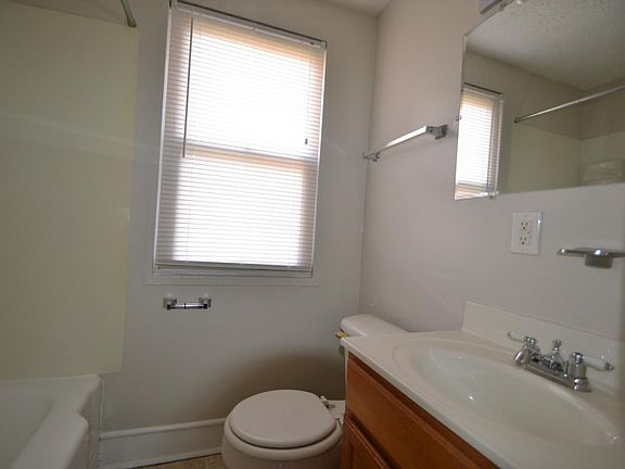 3rd image of 1600 Mulberry St APT 16