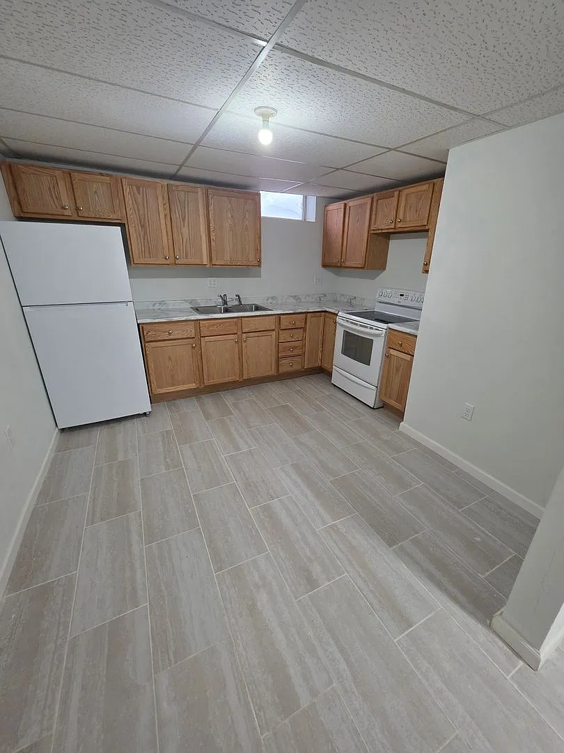Updated 2 Bedroom — Photo 3