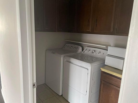 3rd image of 15537 Stockton Dr