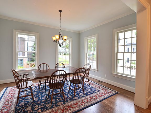 3rd image of 605 Wythe Ln