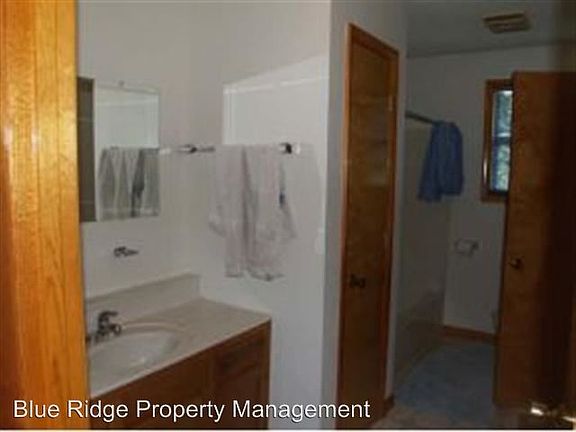 3rd image of 637 Larkspur Dr