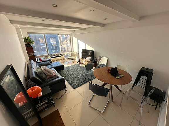 4th image of 427 Sterling St #6