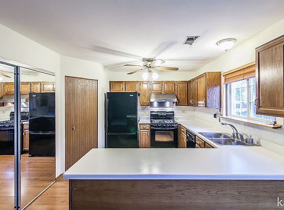 5th image of 68 Newbury Ln