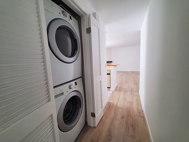 1546 Amherst Ave #302 — Photo 11