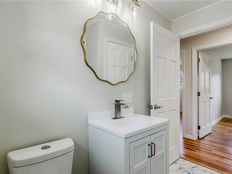 222 Wilber St — Photo 31