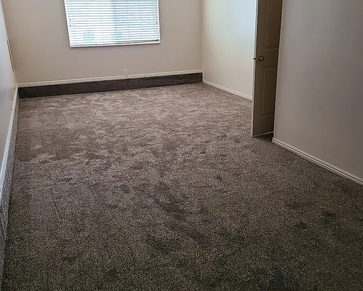 2733 S Bluff Rd — Photo 5