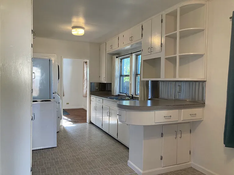 605 Delwood St — Photo 3