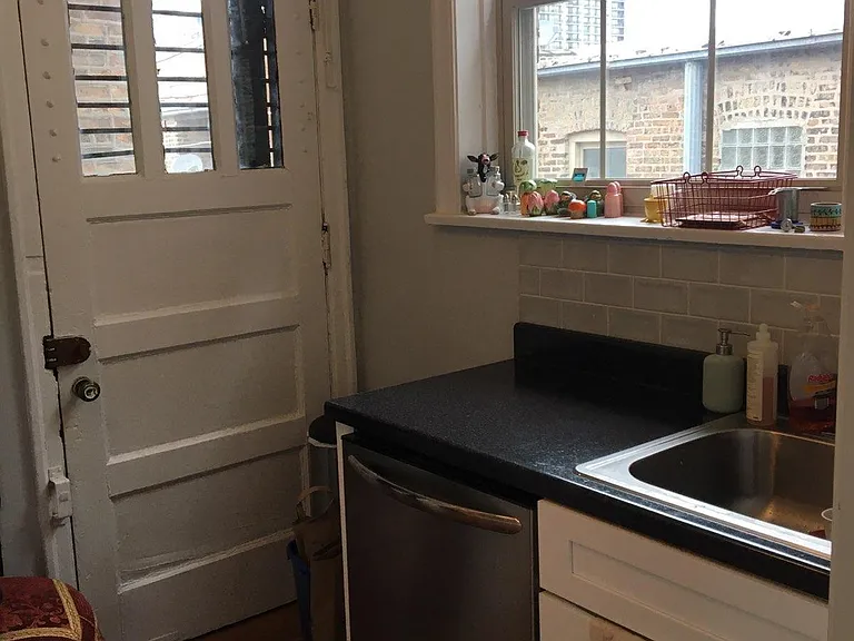 kitchen . Backdoor. Dishwasher