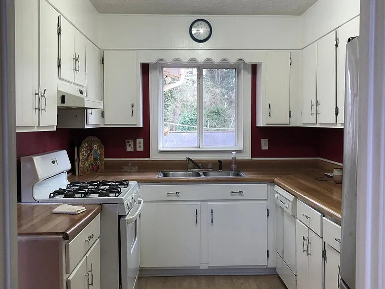 1766 Litchfield Rd — Photo 5
