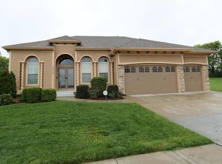 1212 Hampton Dr, Raymore, MO 64083
