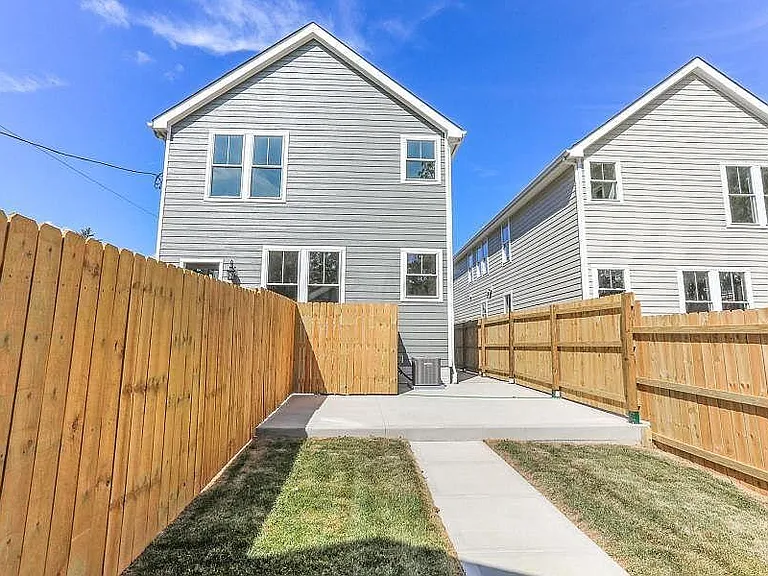 1513 Oak St — Photo 24