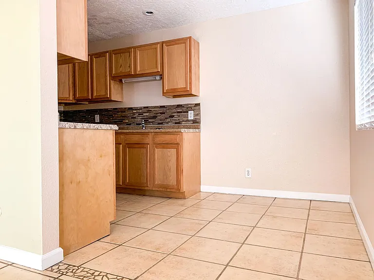 Desert Park Apartments — Photo 4