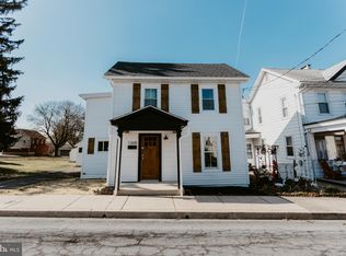 1368 Apple St, Ephrata, PA 17522