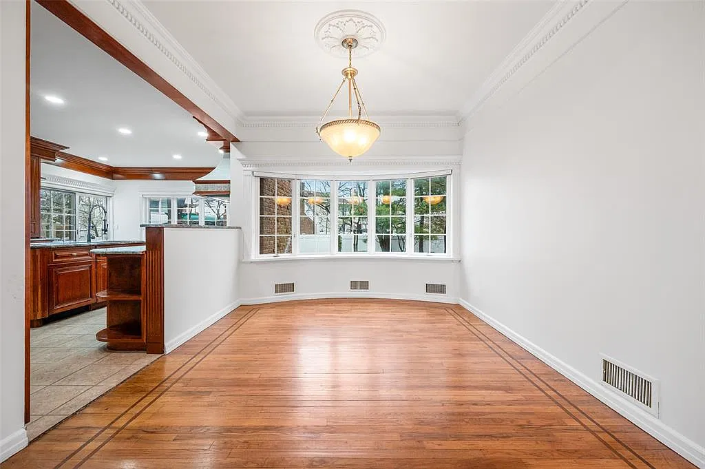 6 bed, 3500 sqft, $7,500 — Photo 2