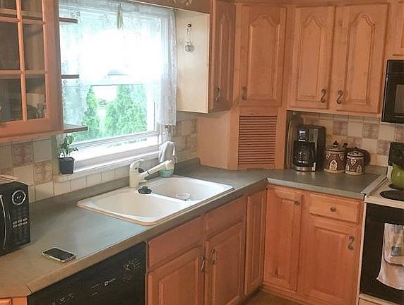 5th image of 4065 W 229th St