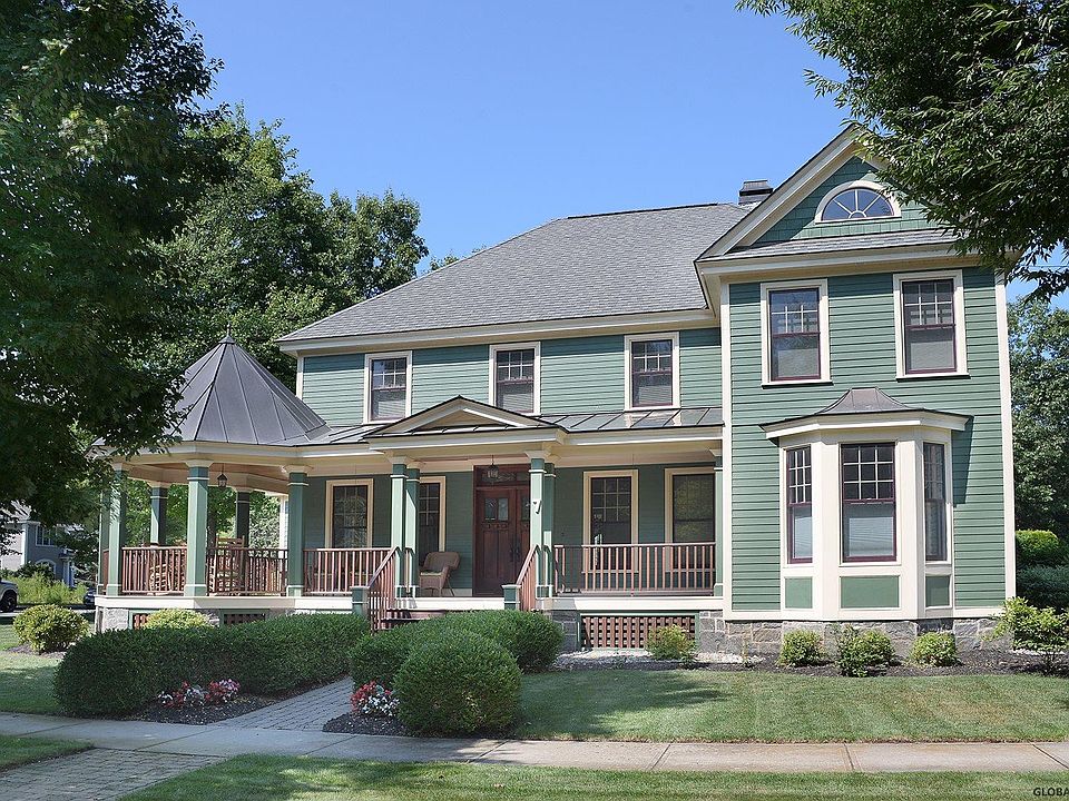 1st image of 7 Oakridge Blvd