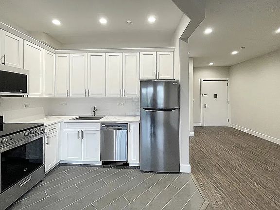 3rd image of 30-38 Steinway St #1
