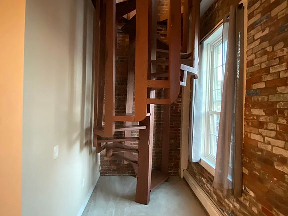 4th image of 300 Essex St APT 3