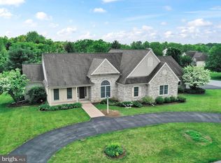 2070 Waterford Dr, Lancaster, PA 17601