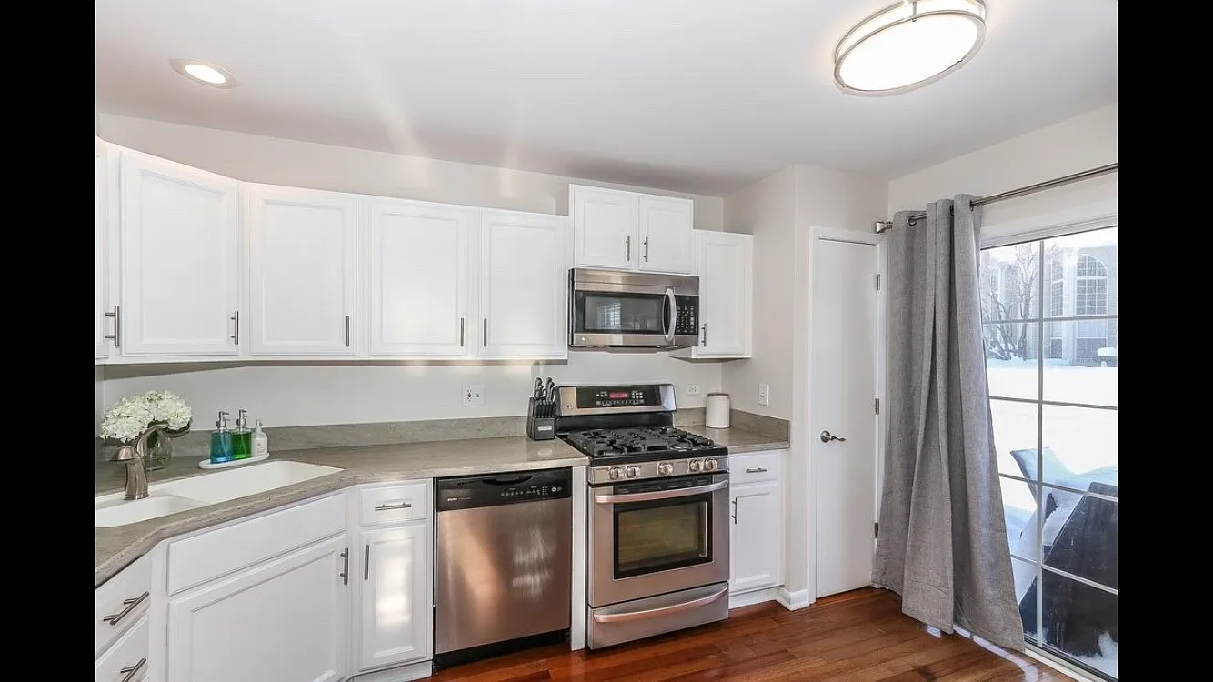 2834 Adams Ct — Photo 3