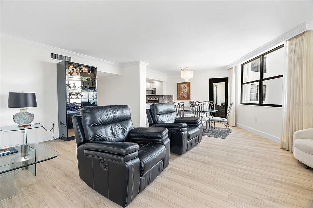 2 bed, 2.0 bath, 1409 sqft, $11,500 — Photo 4