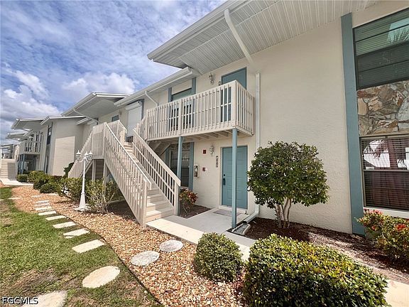 5th image of 505 SW 47th Ter APT 104