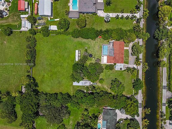 3rd image of 4250 SW 139th Ave