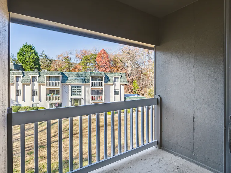Fairway Club Apartments — Photo 21