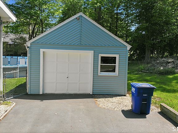4th image of 32 Highland Drive