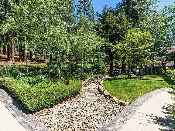 3rd image of 3247 Fairway Dr