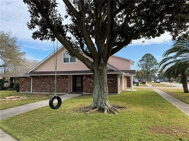 4 bed, 2.5 bath, 2580 sqft, $2,700 — Photo 1
