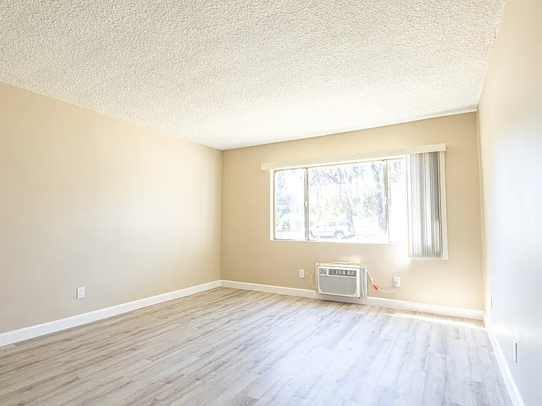 Tujunga Apartments — Photo 10