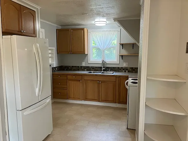 5915 Waller Rd E — Photo 7