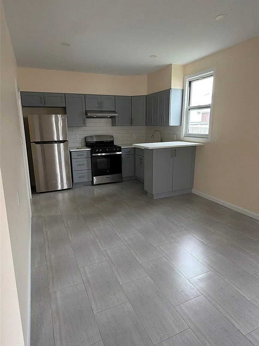 3 bed, 1.5 bath, 1688 sqft, $3,700 — Photo 2