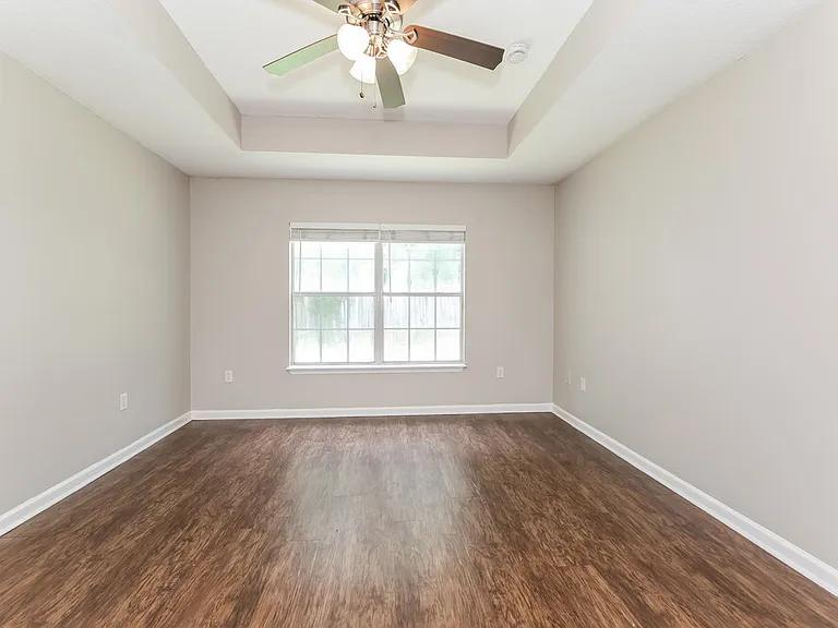 667 Bonaparte Dr — Photo 10